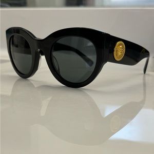 VERSACE TRIBUTE COLLECTION Black Gold Sunglasses VE 4353 GB1/87